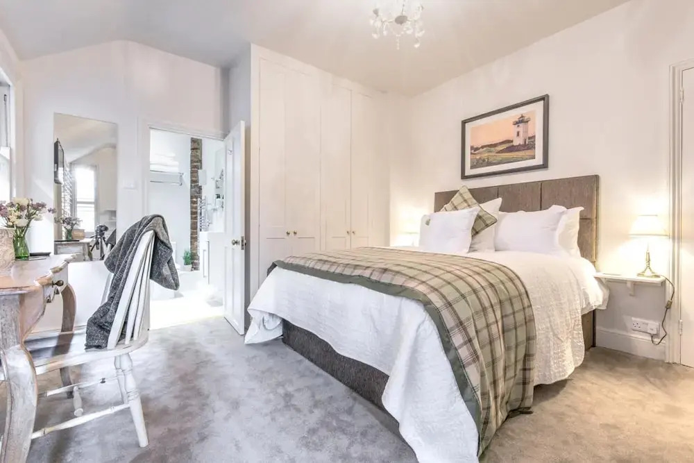 April House Weybridge - Boutique Guesthouse