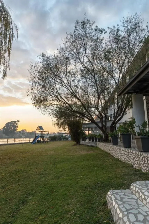Отель ANEW Hotel & Convention Centre OR Tambo