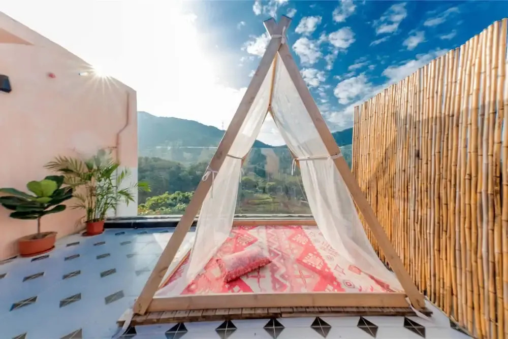 Distant Mountain Guesthouse