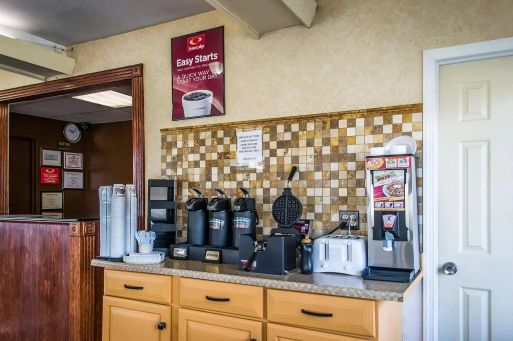 Economy Inn & Suites