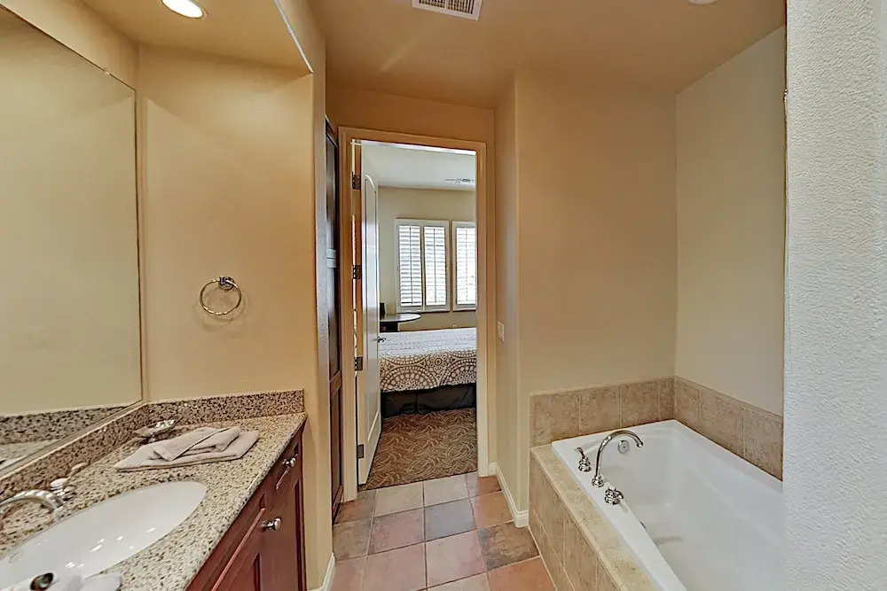2-unit Legacy S Hideaway W/ Pools & Hot Tubs 3 Bedroom Condo