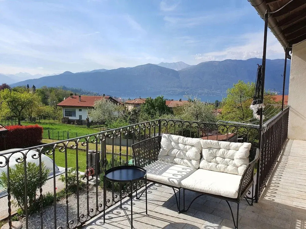 Holiday Home near Lago Maggiore Pool