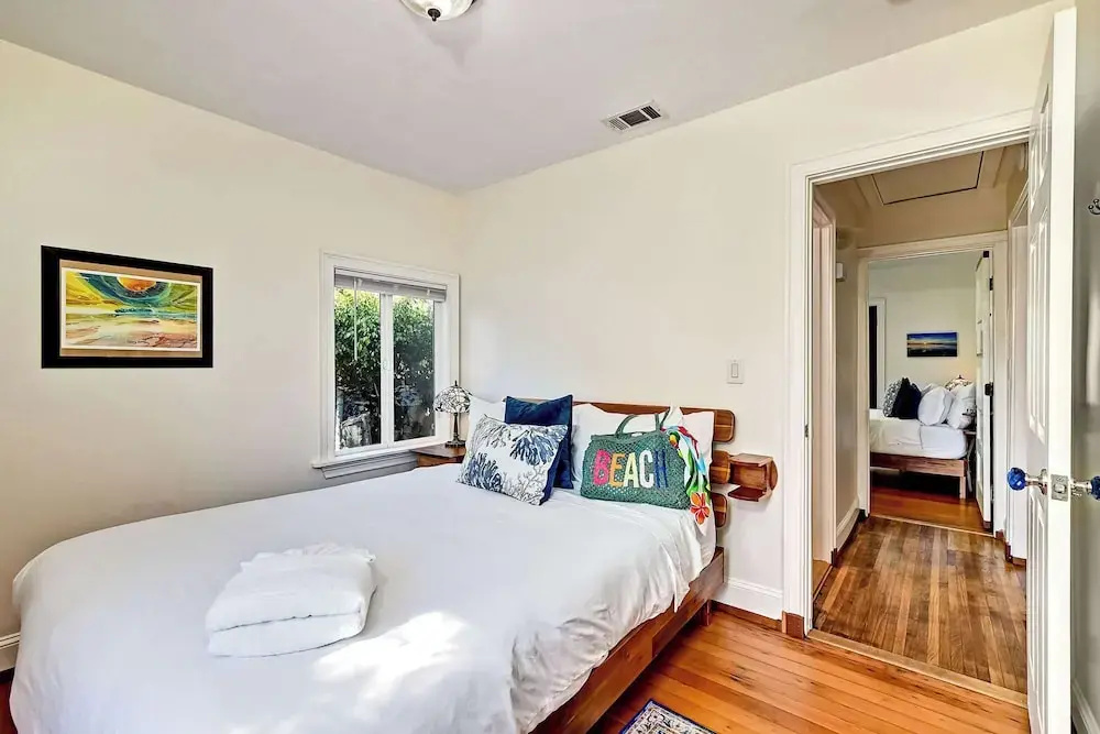 Vintage Beach Bungalow - For 6!