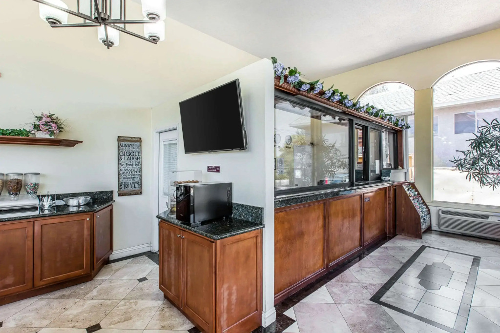 Rodeway Inn & Suites Canyon Lake-Menifee West
