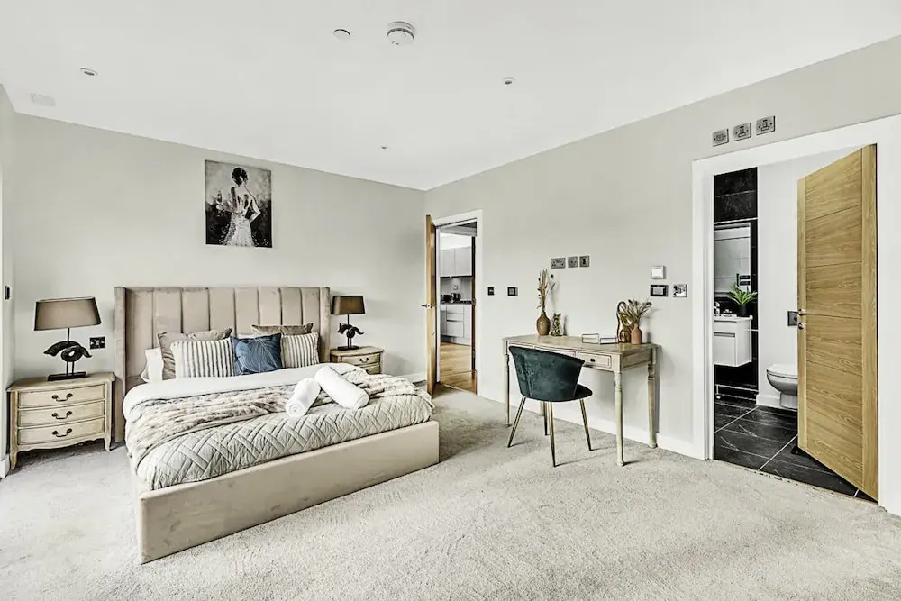 Beautiful Abode In Brentford
