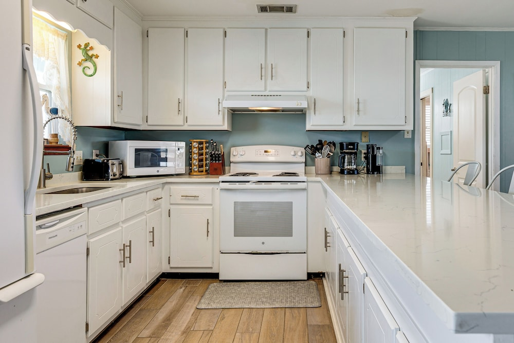 Waterfront Dauphin Island Home w/ Deck & Boat Dock