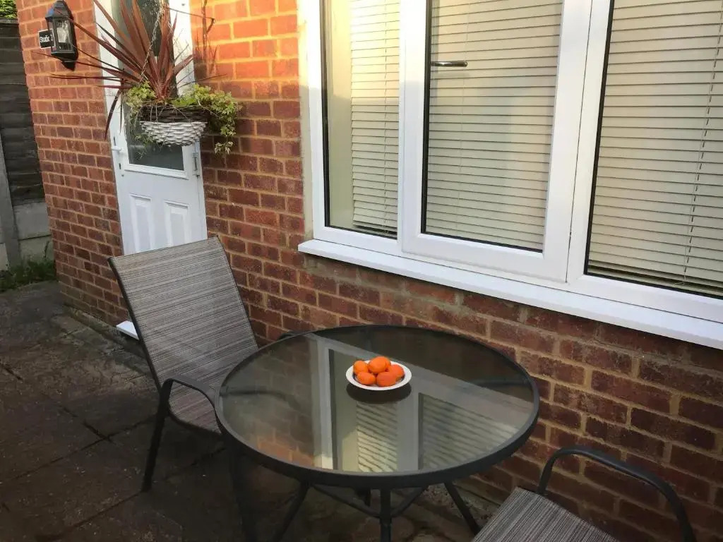 Studio-2 Staines,Heathrow, London-own entrance