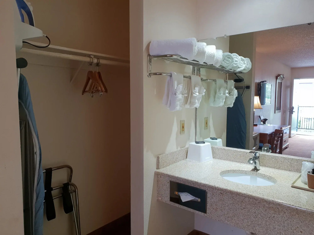 DOWNTOWN SLO INN - SAN LUIS OBISPO