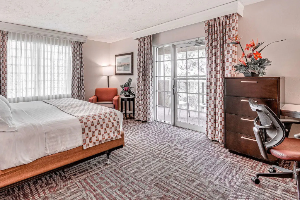 Inn of Naples, Tapestry Collection by Hilton