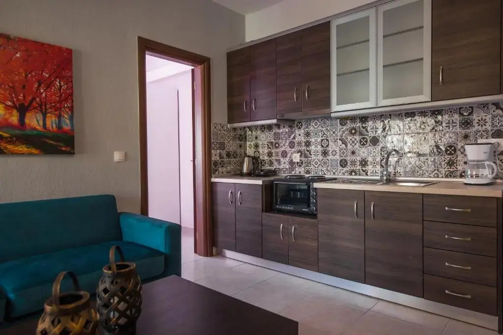 Roxanis Apartments