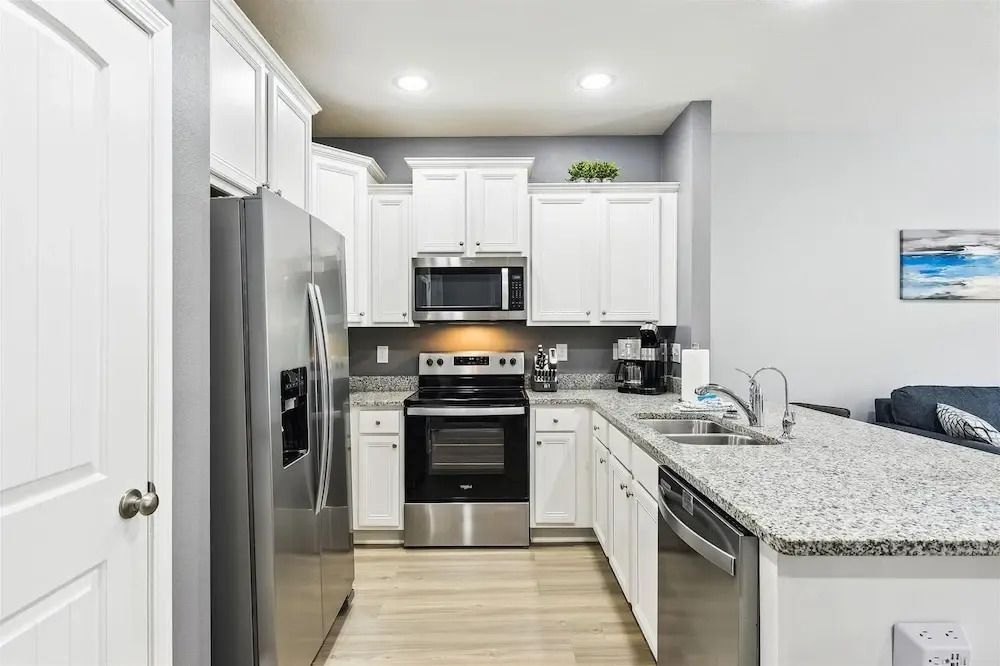 7664 Shadow Lake - Happy Horizons - 3 Bedroom 3 Townhouse by RedAwning