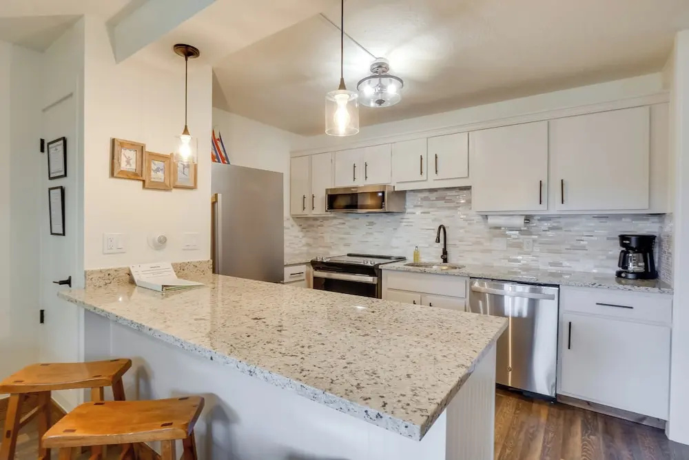 Walk to Ski Shuttle: Cozy Mountain Meadows Condo