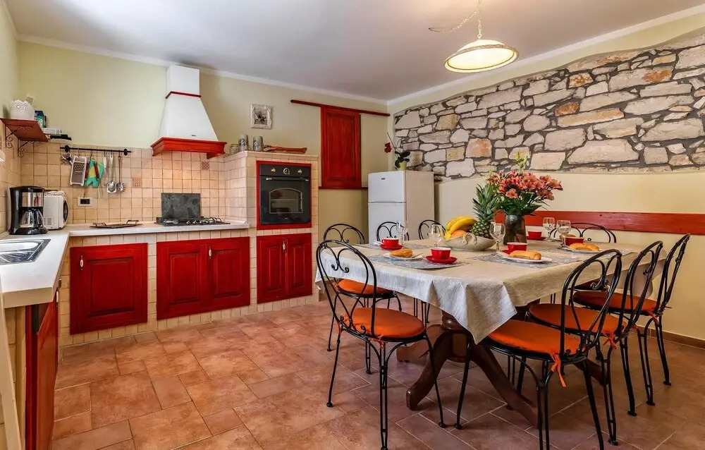 4 Bedroom Pet Friendly Home In Medulin