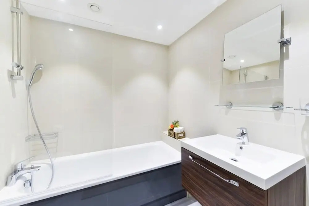 Hotel Style Penthouse Located Close to Central 8