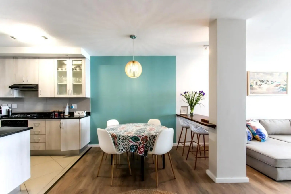 Bayview 208
