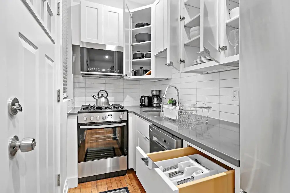 Stylish Studio - Barry S1