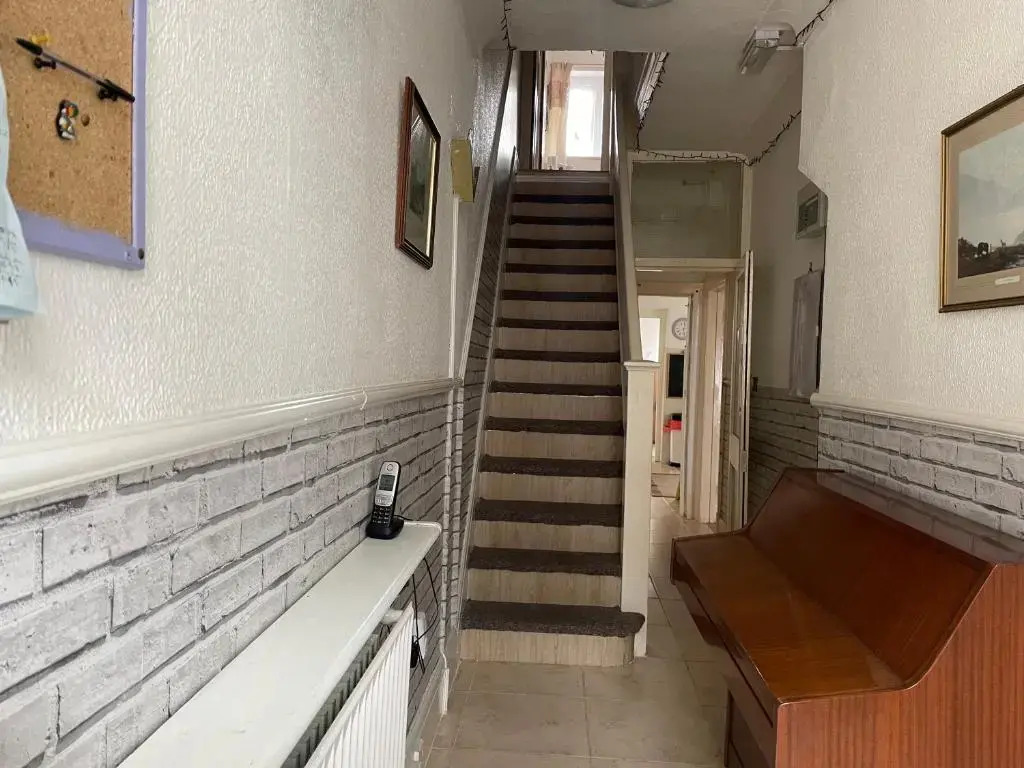 Renovated 4-bed Home, Sleeps 9 With Parking & Spa