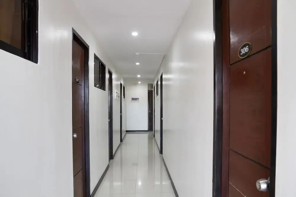 Circle-b Apartelle & Suites