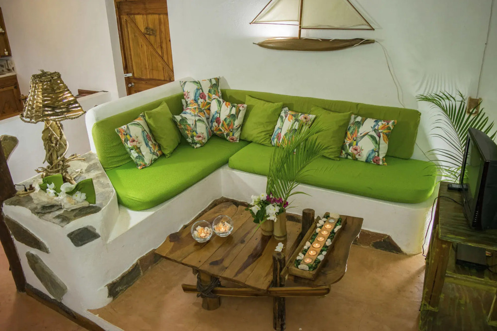 CHALET TROPICAL Hotel & Pool Bar Restaurant