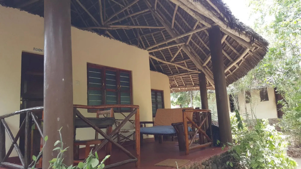 Baraka Aquarium Bungalows