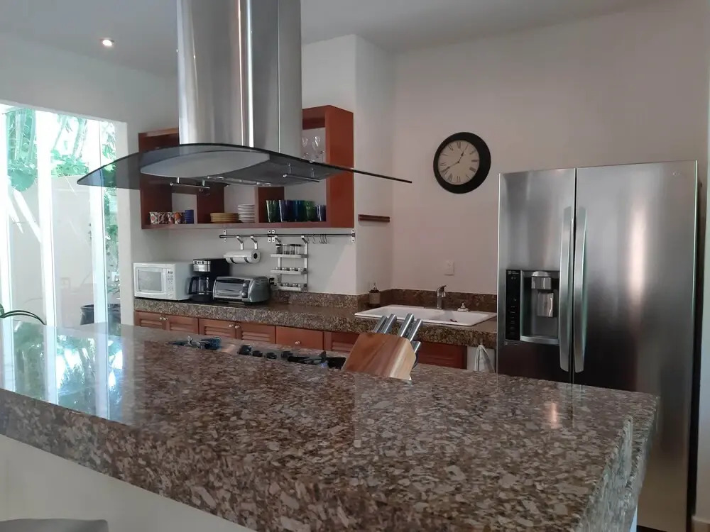 New Listing Close To Beach Sunny Spacious Villa