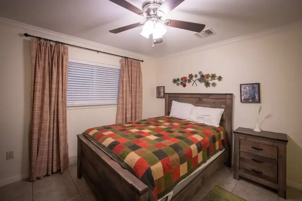 Waterwheel Hideaway - Cozy Condo for 6 With Resort-style Amenities