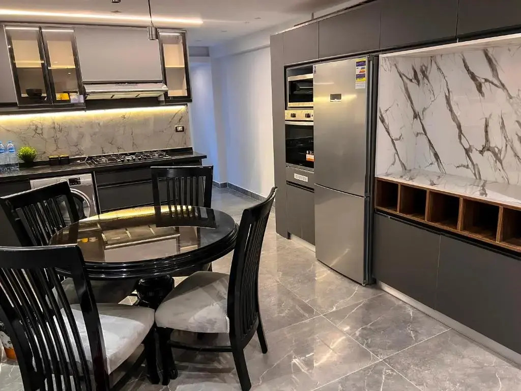 Lovely 3 Bed Apt Side View In Heart Of Alexandria