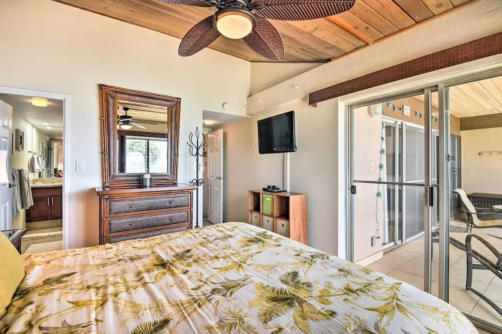Beachfront Lahaina Condo w/ AC: Featured on Hgtv!