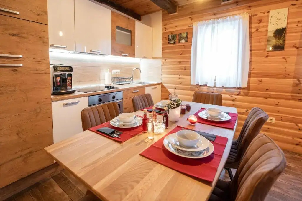 Chalet Markoci With Hot Tub - Happy Rentals