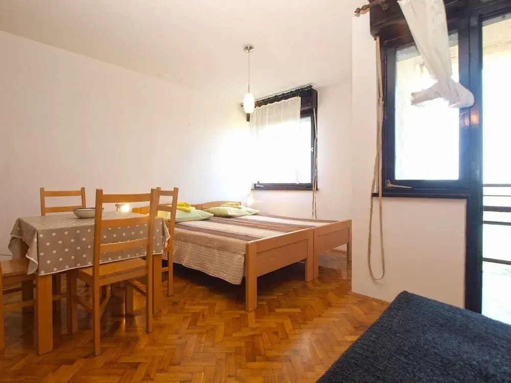 Apartment 1738