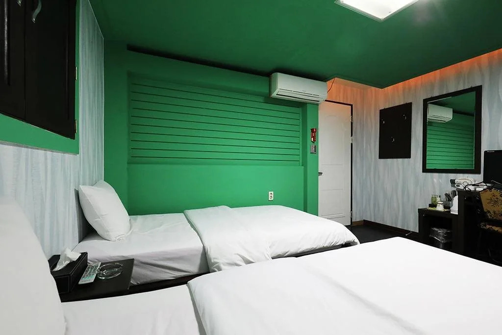 Hotel H.E