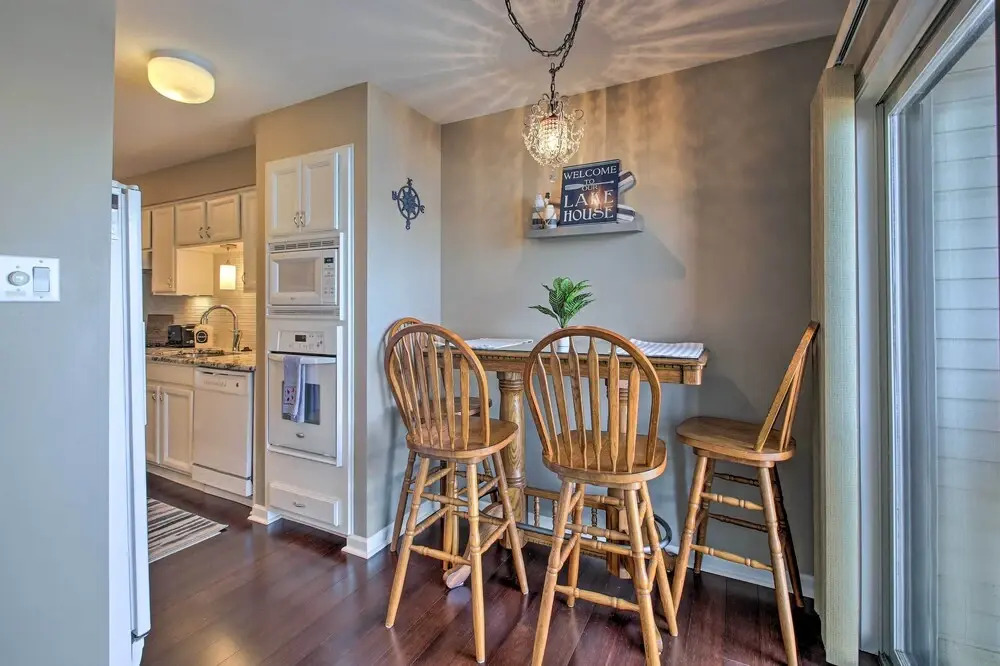 Walk to Lake Hamilton: 'to-do' Home w/ Pool Access