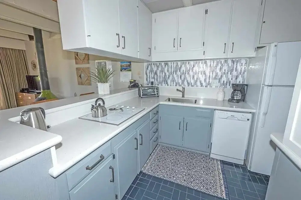 439 Ala Wai, 105 1 Bedroom Condo by RedAwning