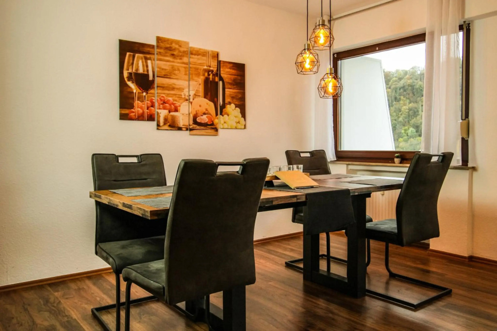 Moderne FeWo SKY Netflix Terrasse Burgblick Boxspringbett Waschtrockner