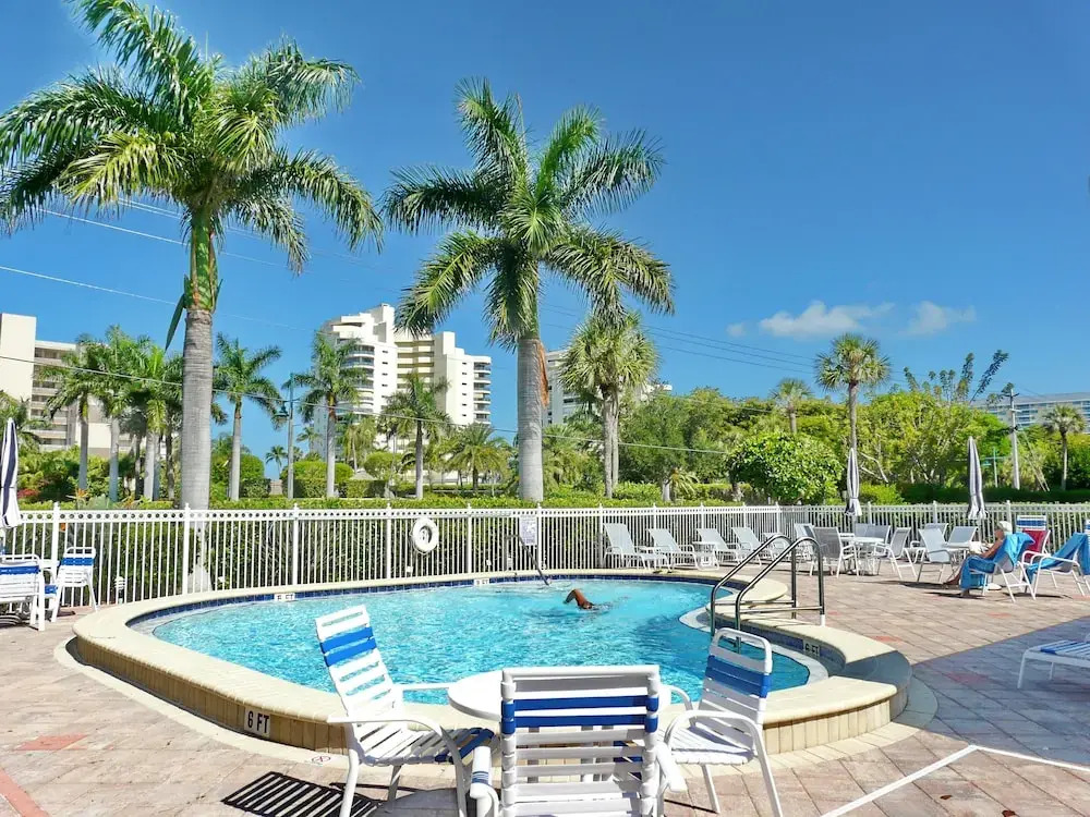 Stylish Condo Across From South Beach