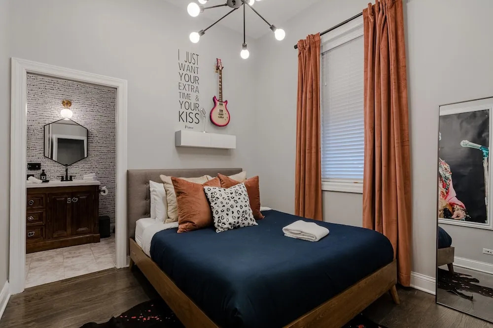 Modern Luxury 4 Bed 3.5 Bath with Garage Parking by AllSet Turnover
