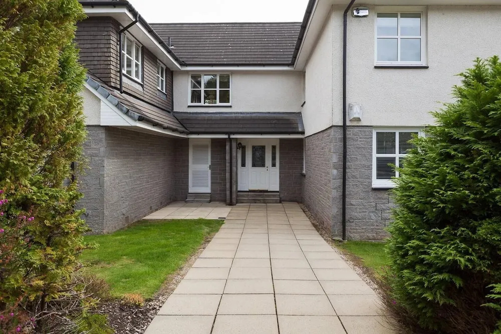 Captivating 3-bed Apartment by Gleneagles
