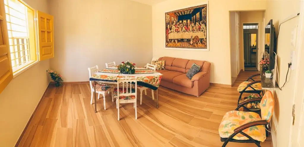 Casa agradável, próxima a praia e ao centro.