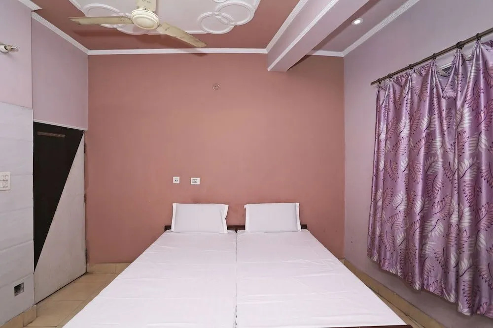 Spot On 40652 Hotel Sai Niwas