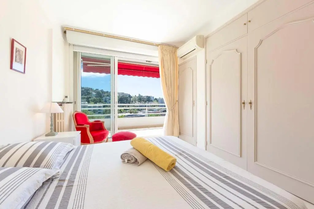 Fully equipped appartment 105 m2 clear view on the sea and californie hills
