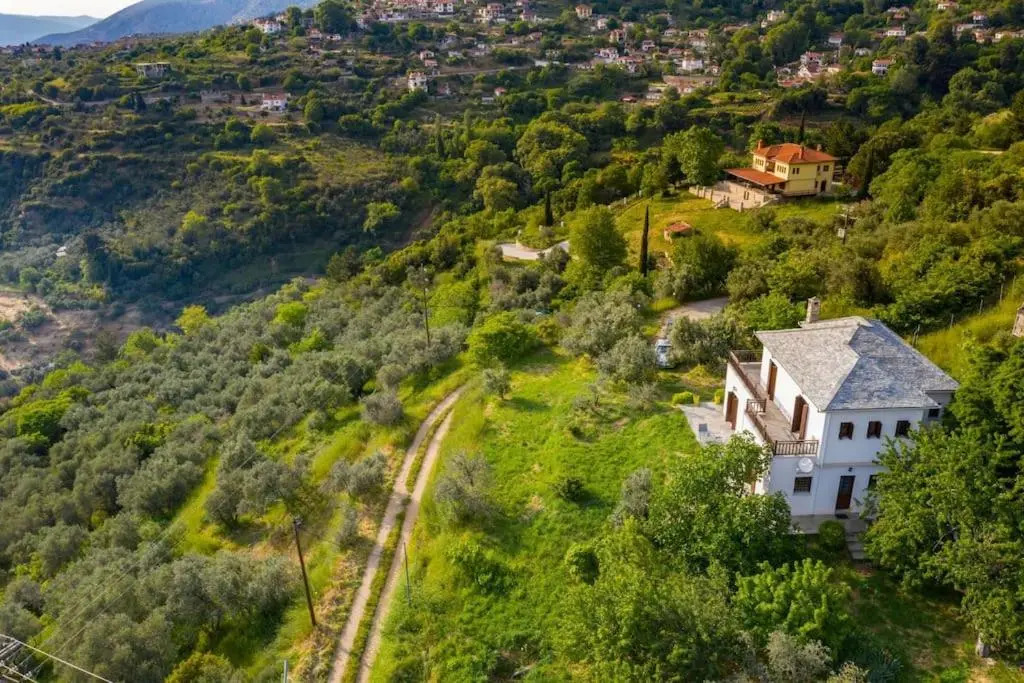 Villa Evzimthea, a wonderful house in the woods