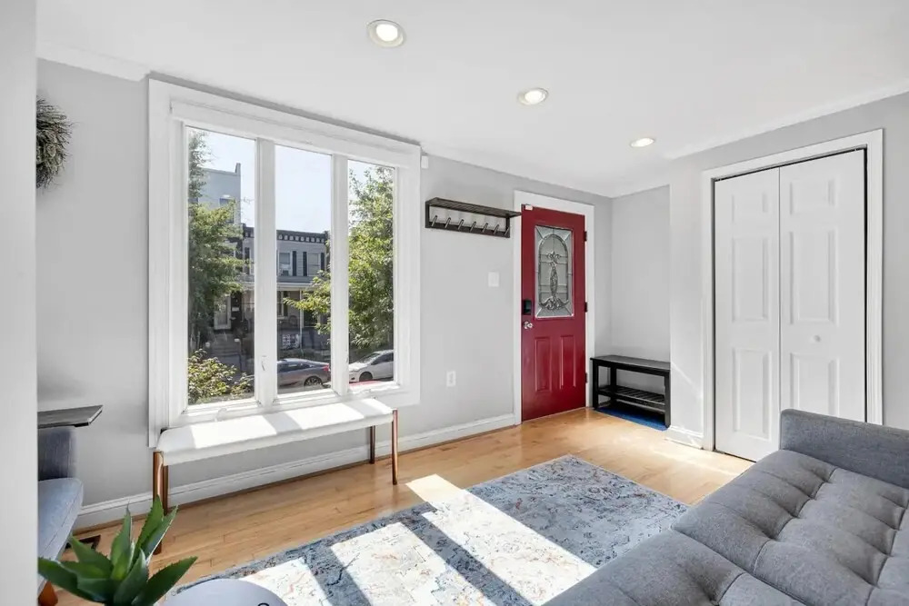 3-br DC Townhome Getaway Close to It All
