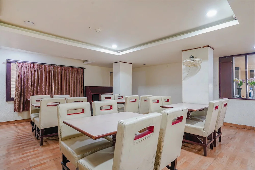 Fabhotel Golden Way