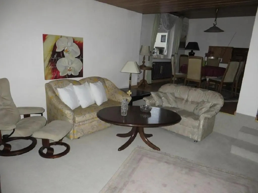 Entire house, quiet city location, garden, parking