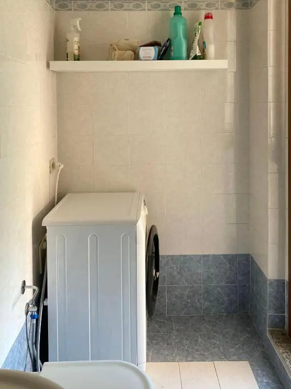 Spacious bright apartment near city center and Como lake with air conditioning