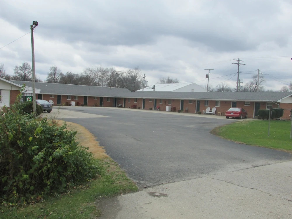 Traveler's Inn Motel