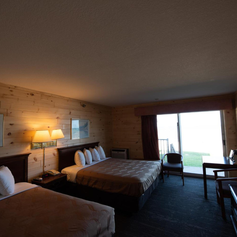 Quality Inn & Suites Mackinaw City Beachfront