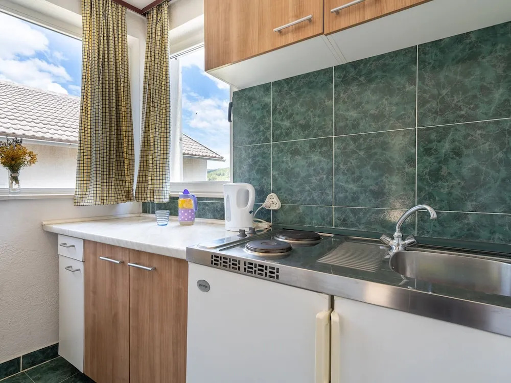 Simplistic Apartment in Okrug Gornji near Sea