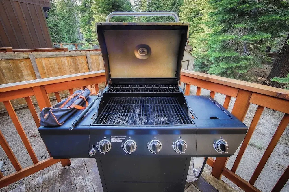 Whispering Pines Cabin - Family and pet Friendly Abode