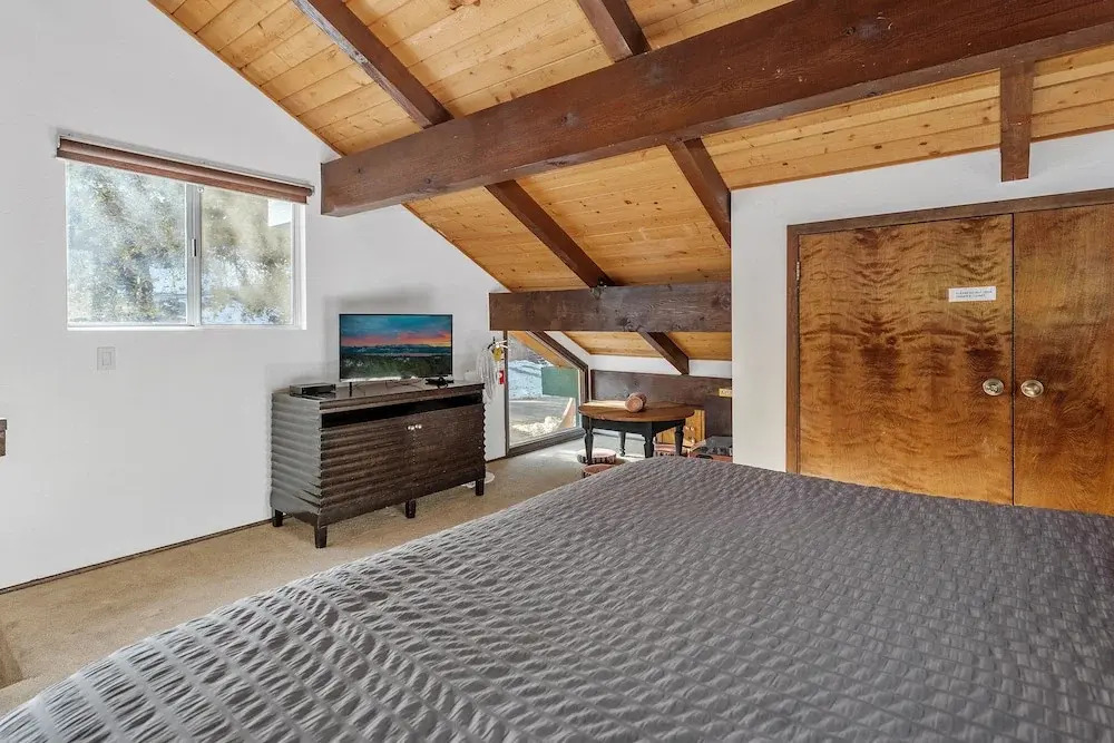 Alpine Retreat Cali Bear - A Forest Escape Complete With Hot Tub And Forest Views! 2 Bedroom Cabin